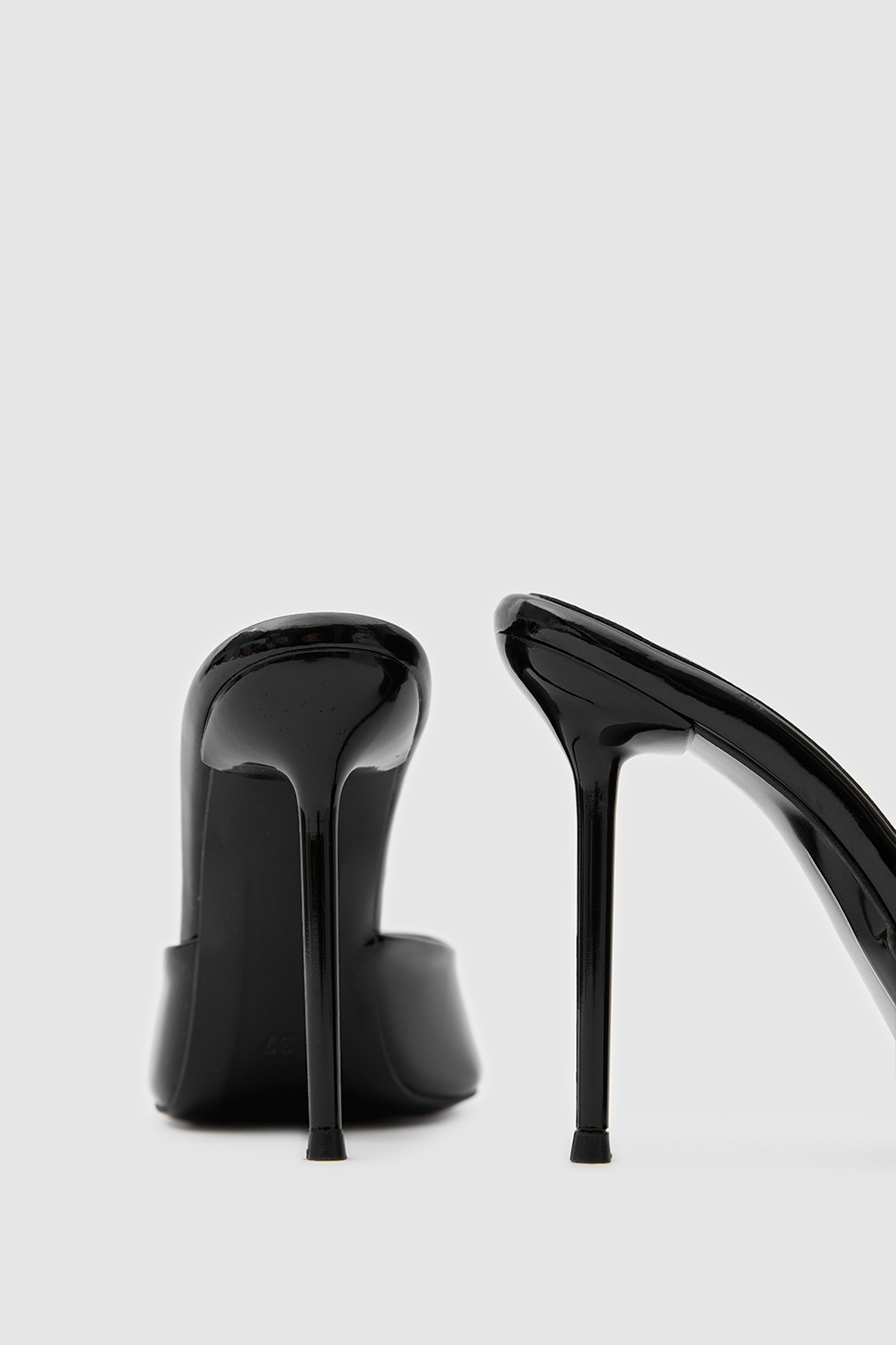 SUVEA Essential Shape Luxe Heels