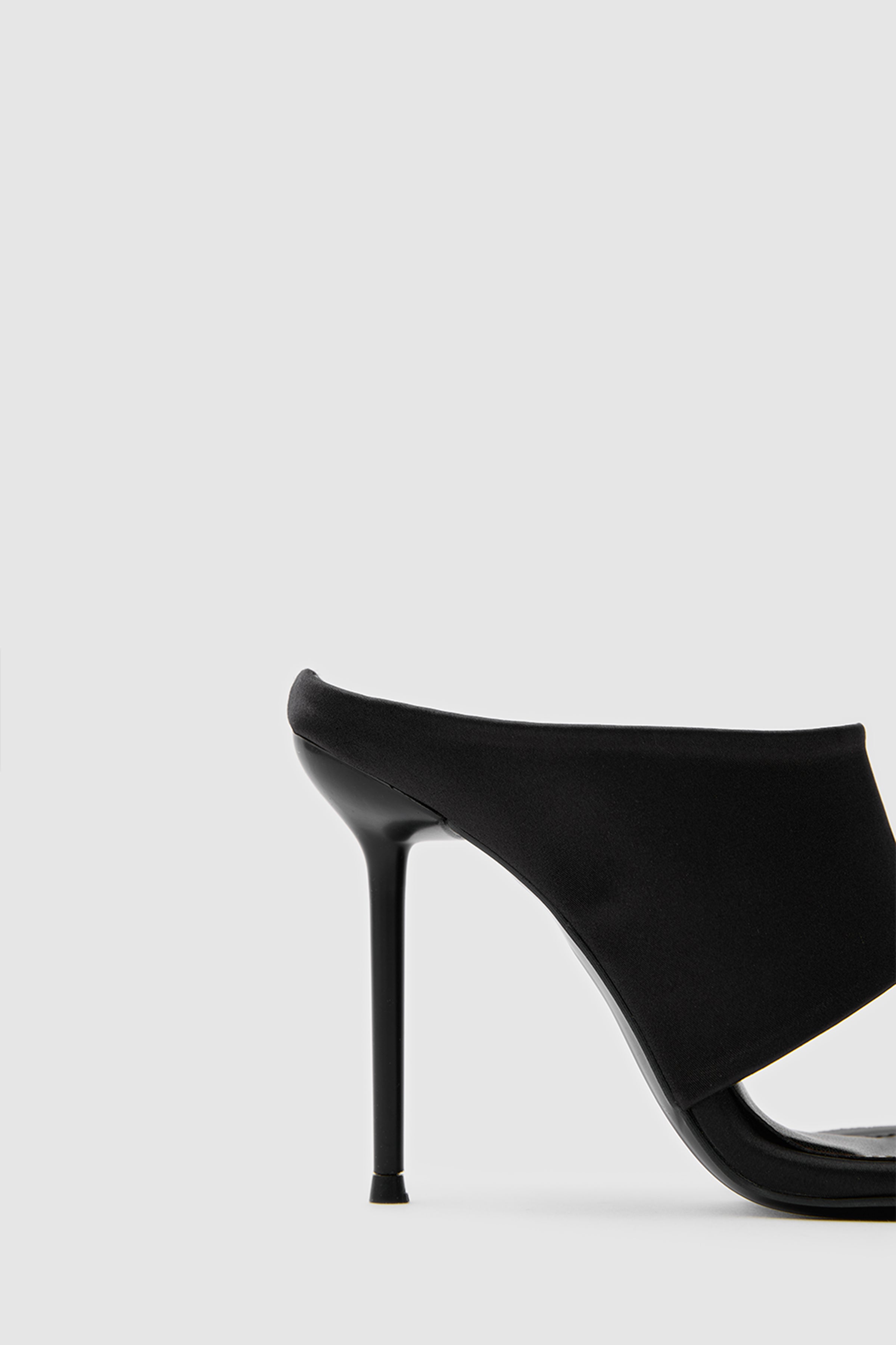 SUVEA C Shape Luxe Heels