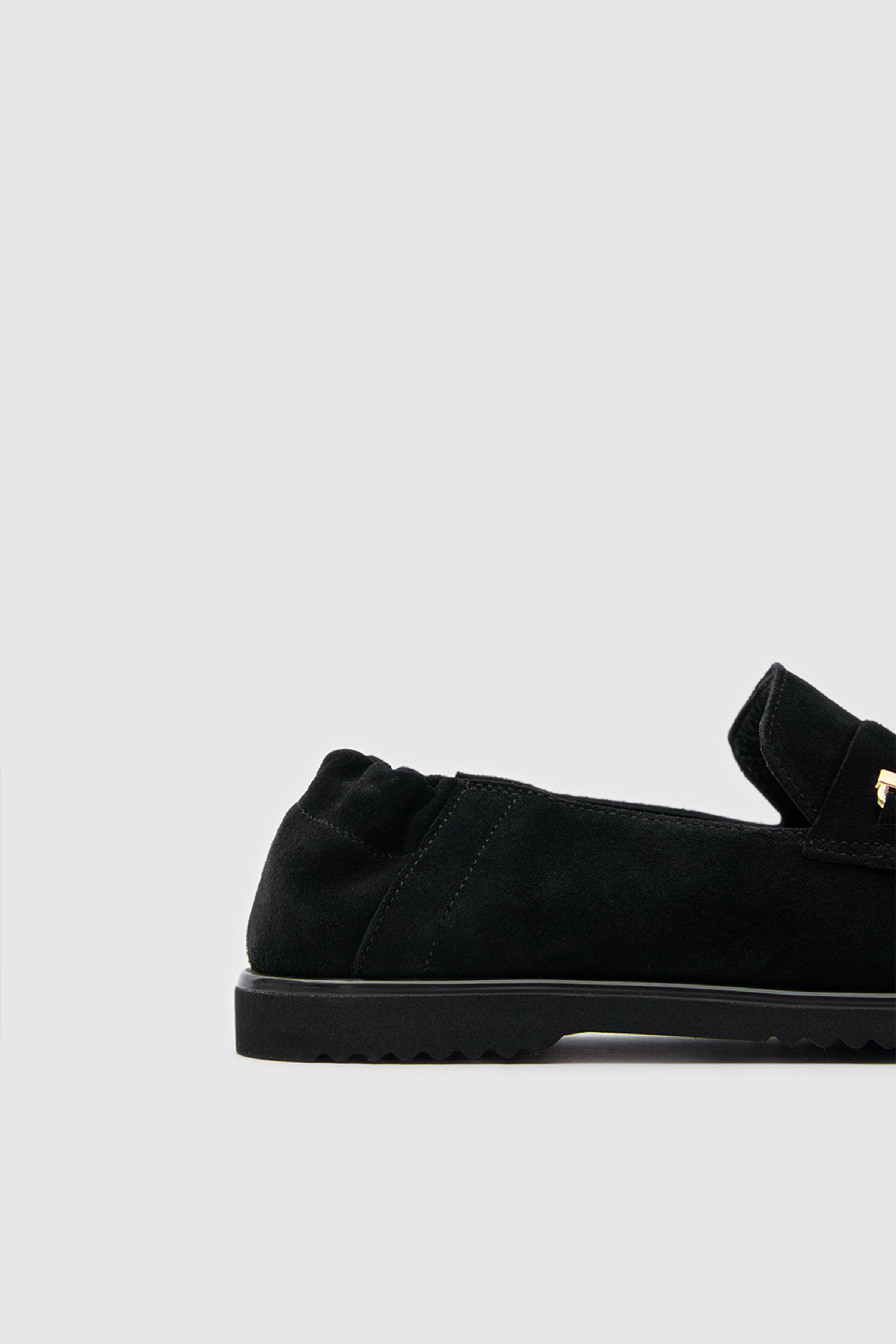SUVEA ARIO Suede Loafer