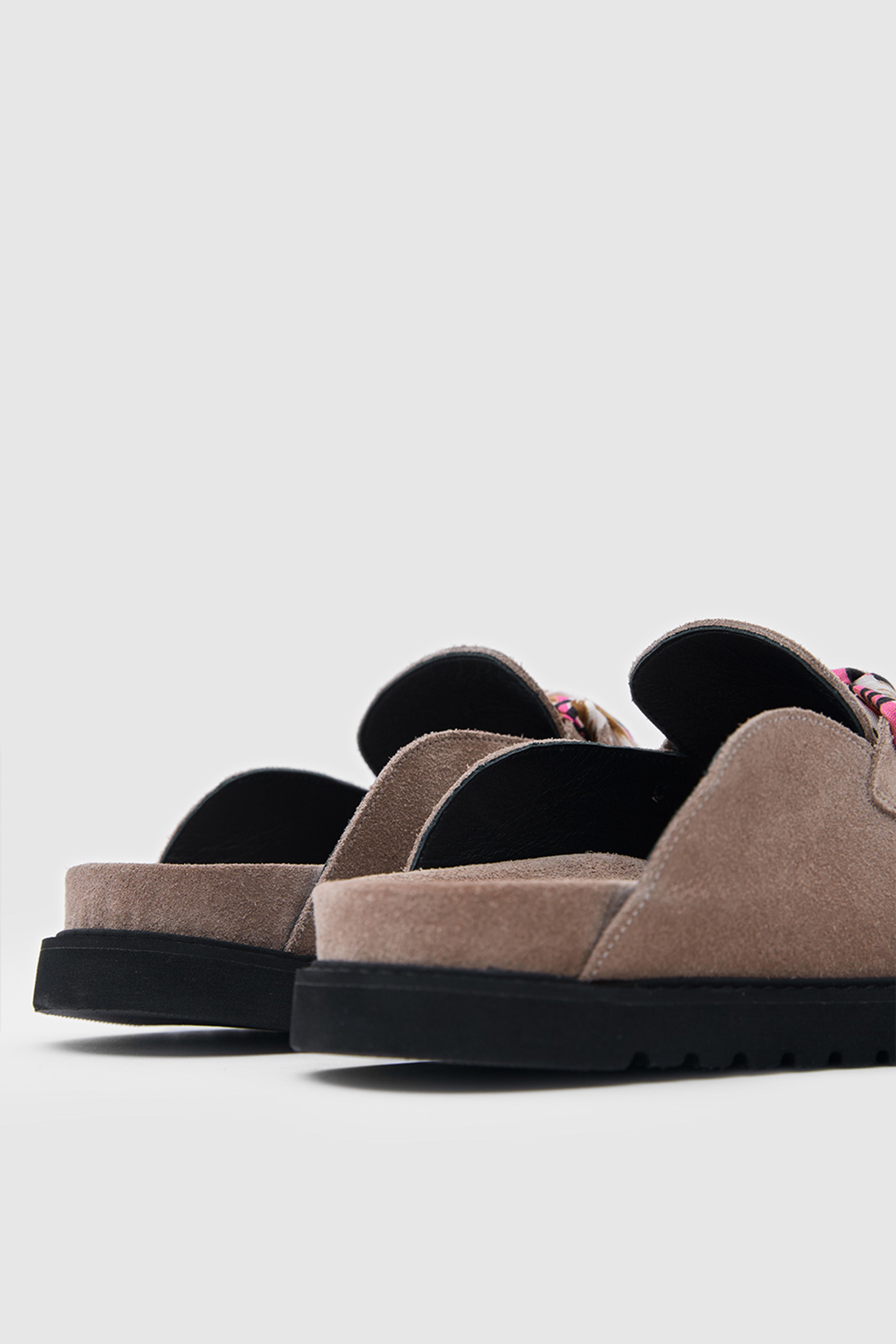 TERRA ARTİSAN SCARF SÜET DERİ FULARLI SANDALET