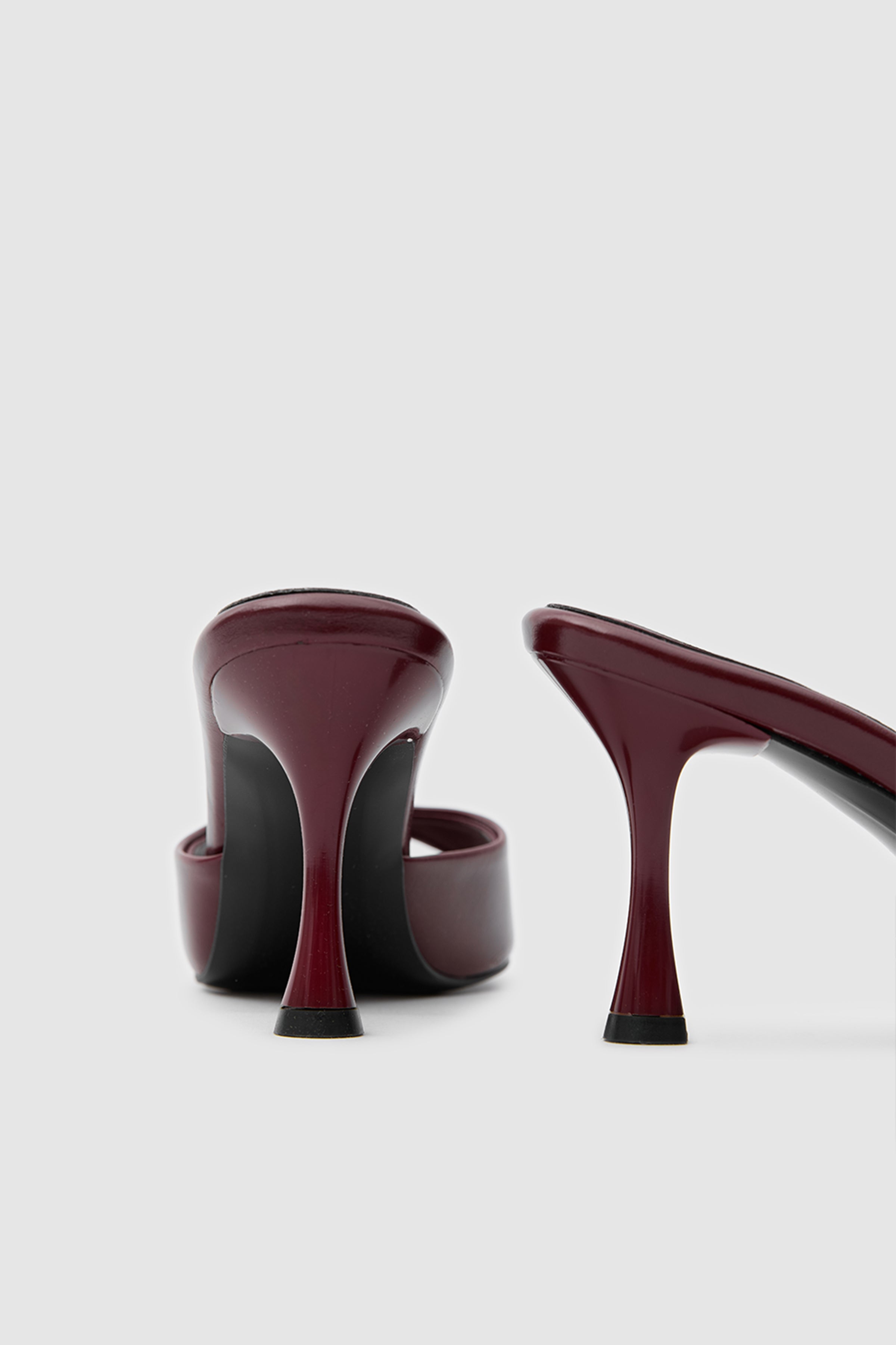 SUVEA Minimal Shape Heels