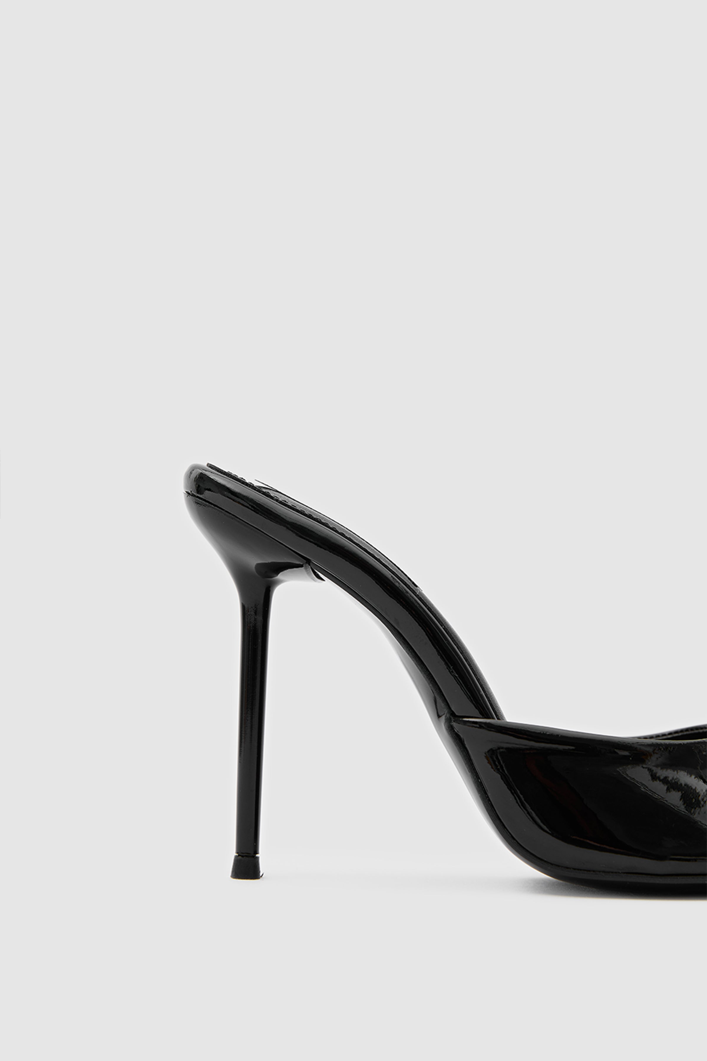 SUVEA Essential Shape Luxe Heels