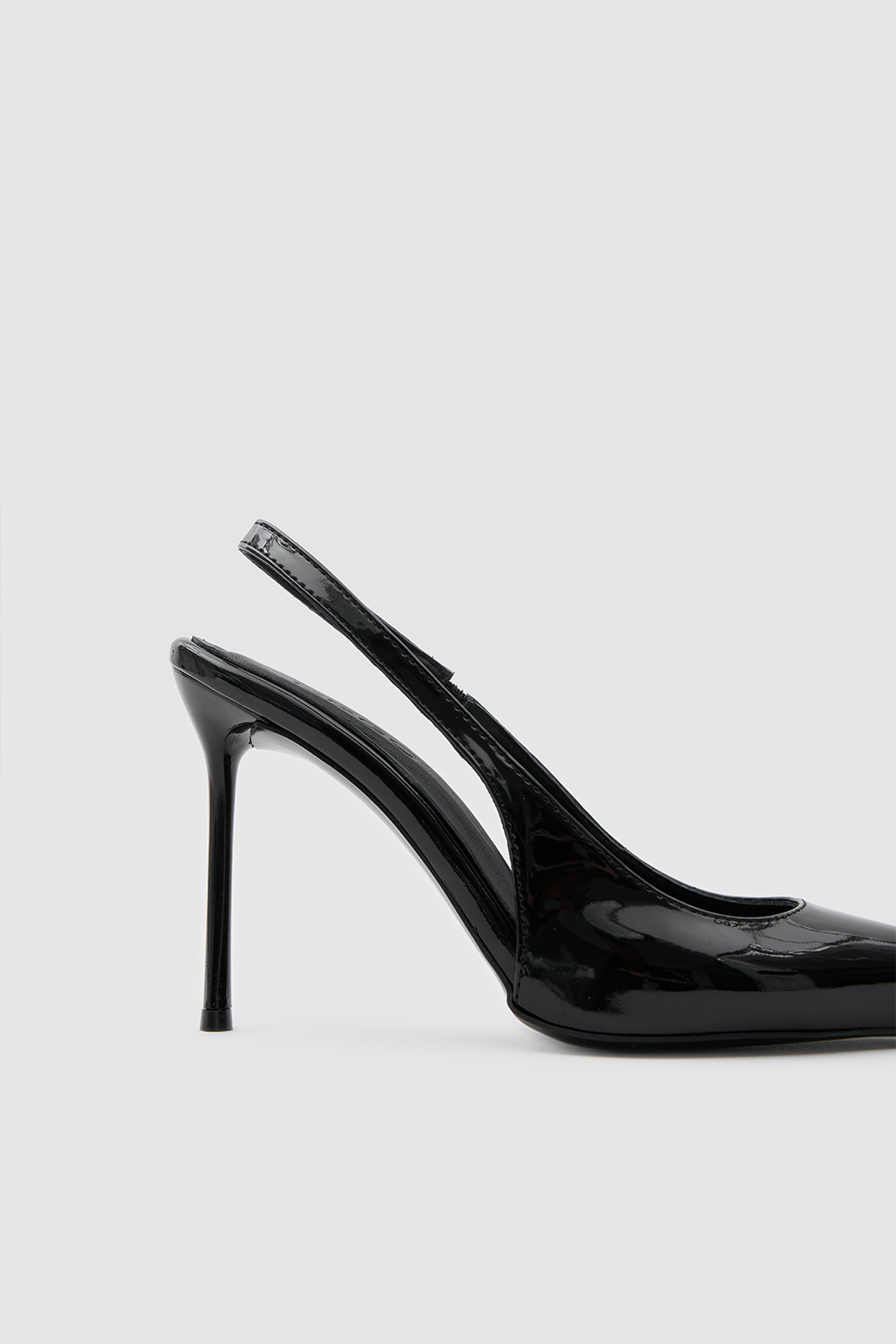 SUVEA VIREL Patent Slingback Heel