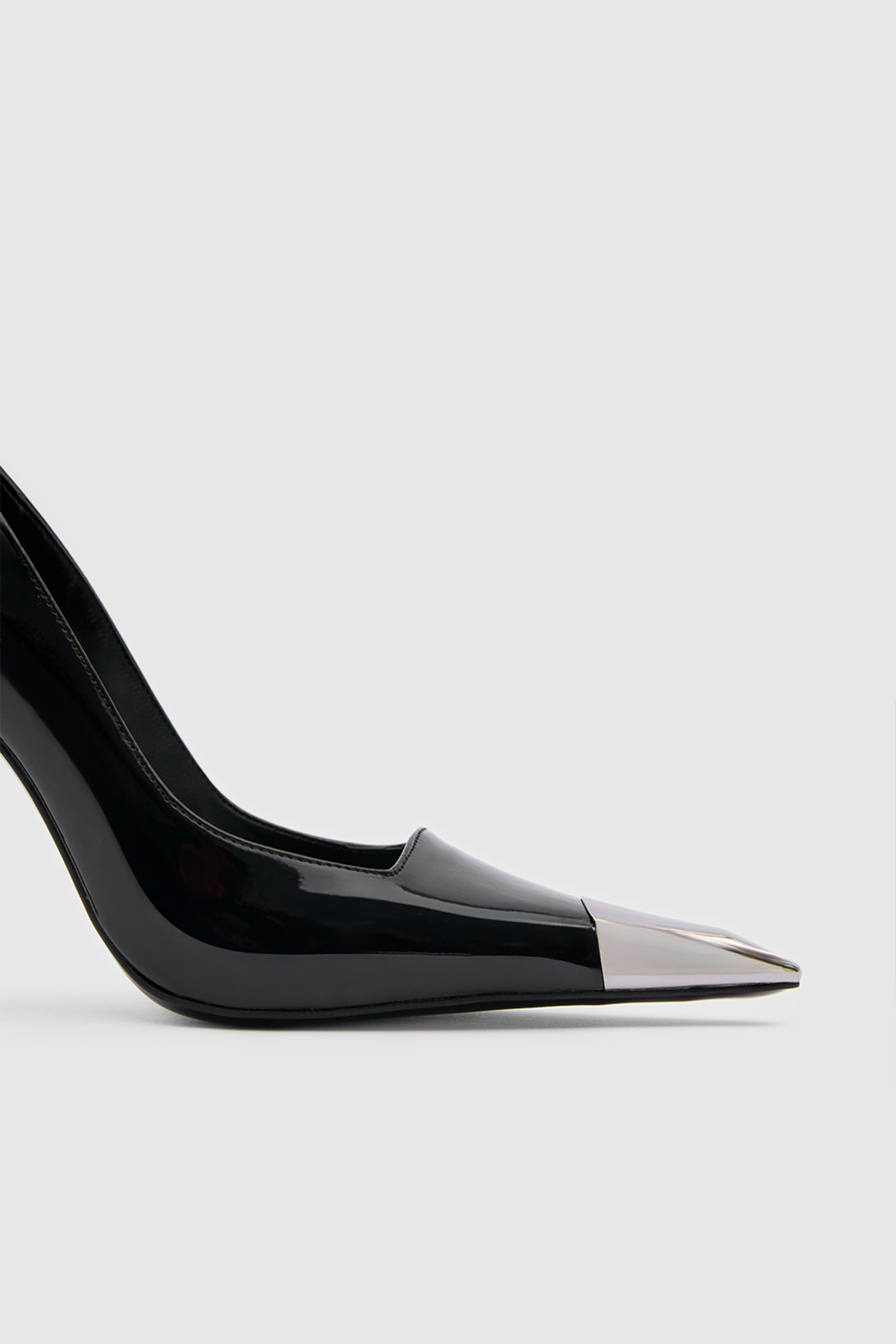 SUVEA AVEN Patent Leather Stiletto