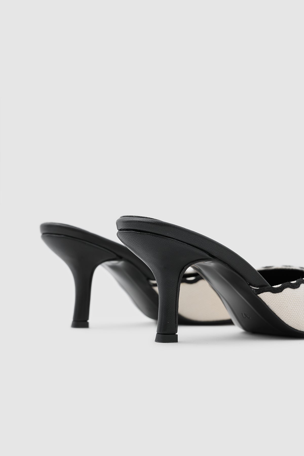 SUVEA CHOPPY Shape Heels
