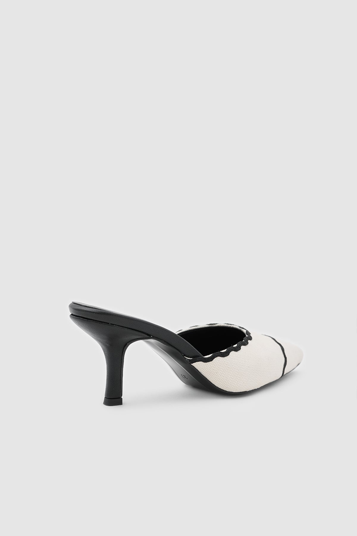 SUVEA CHOPPY Shape Heels