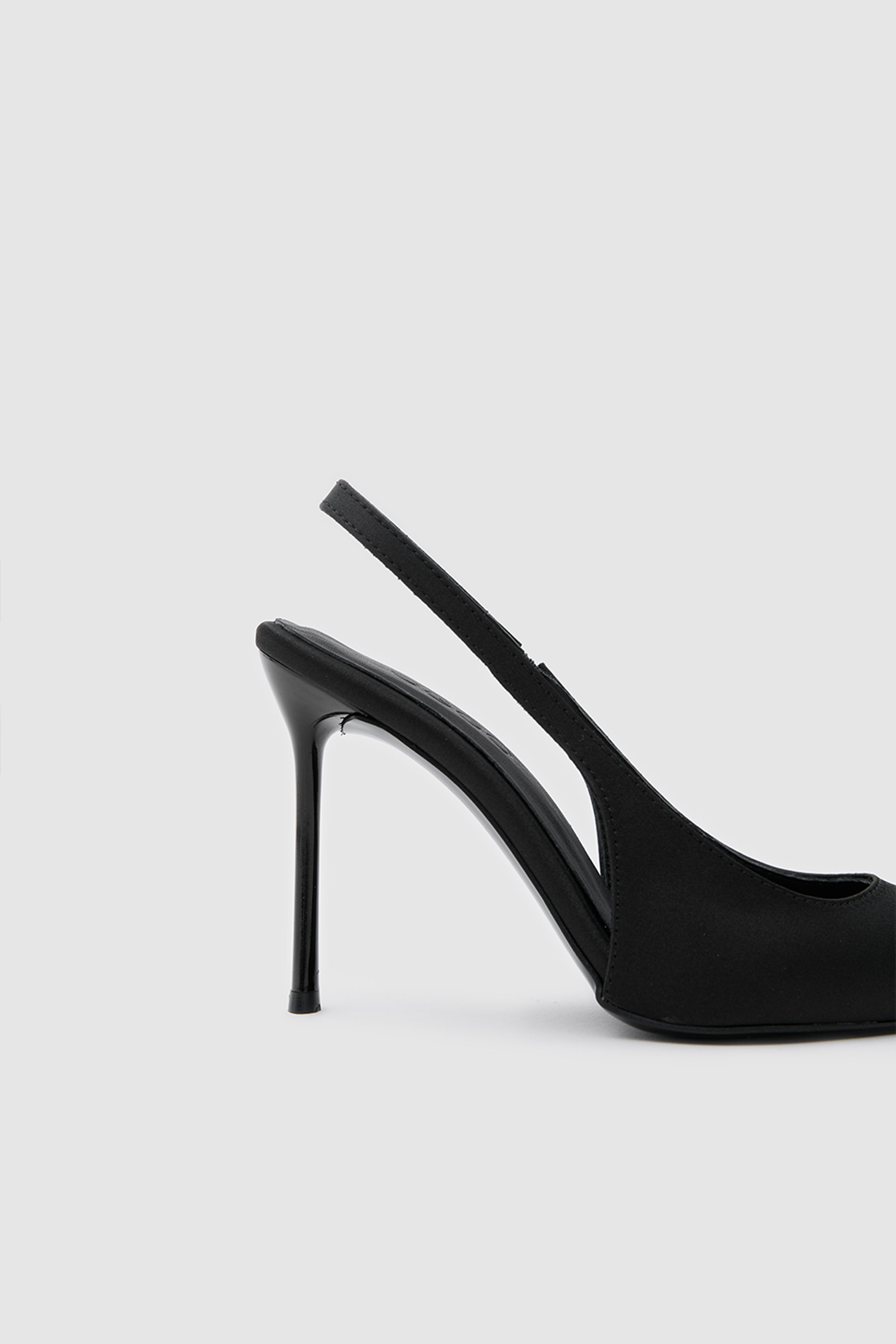 SUVEA VIREL Patent Slingback Heel