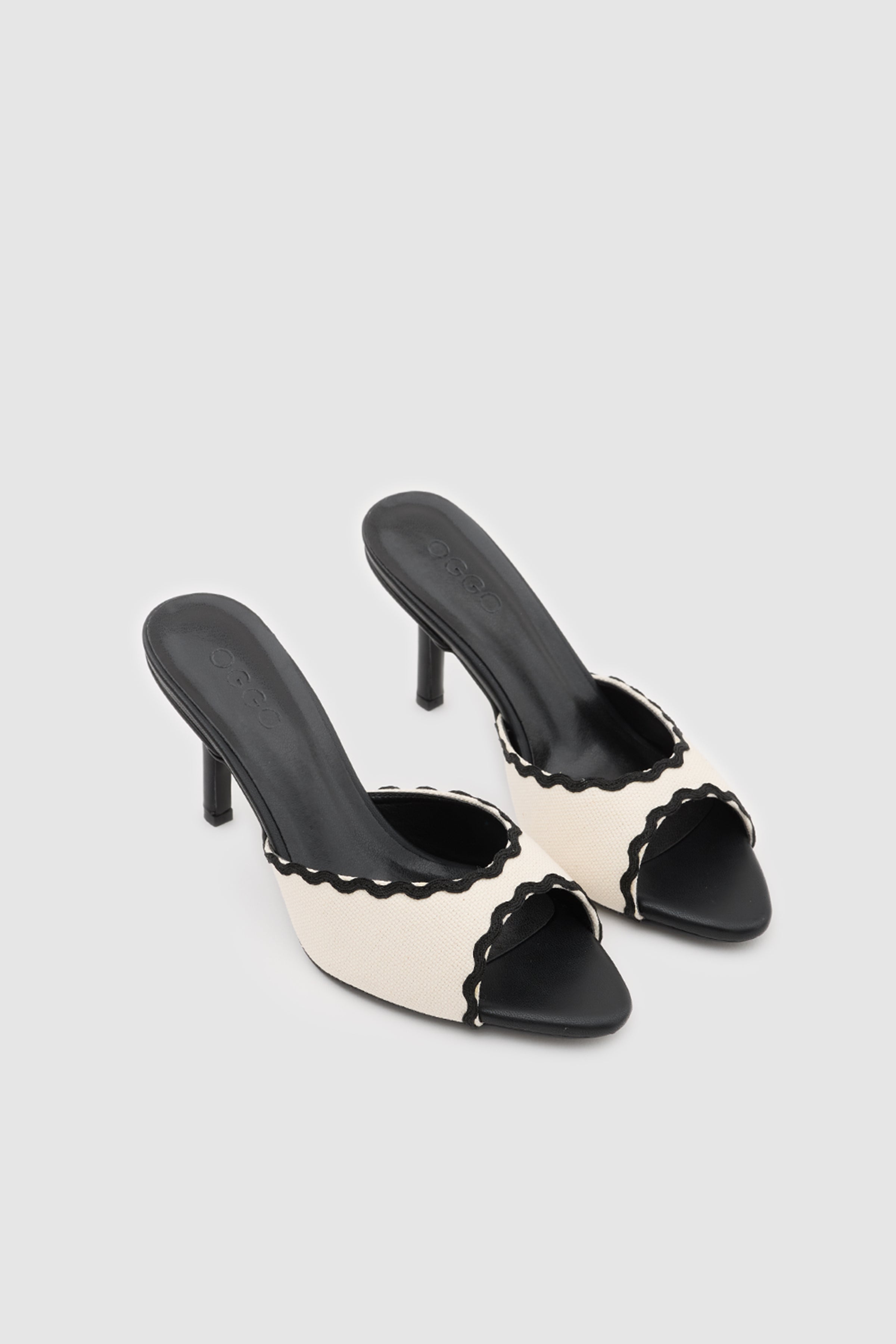SUVEA WAVY Shape Heels